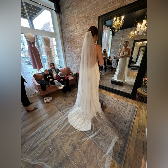 COPY - Ivory Wedding Veil with Pearls - Picture 2 of 11